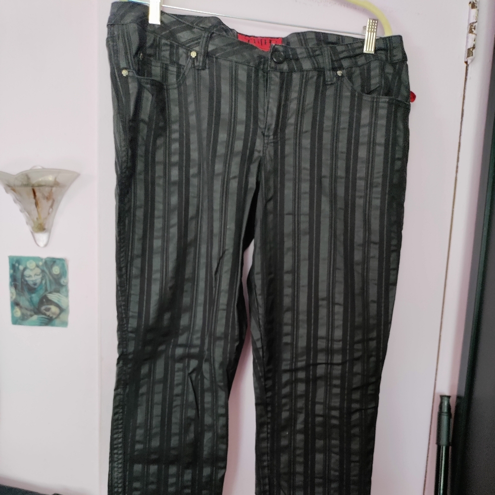 Tripp NYC , Hot Topic , Goth, Slick look